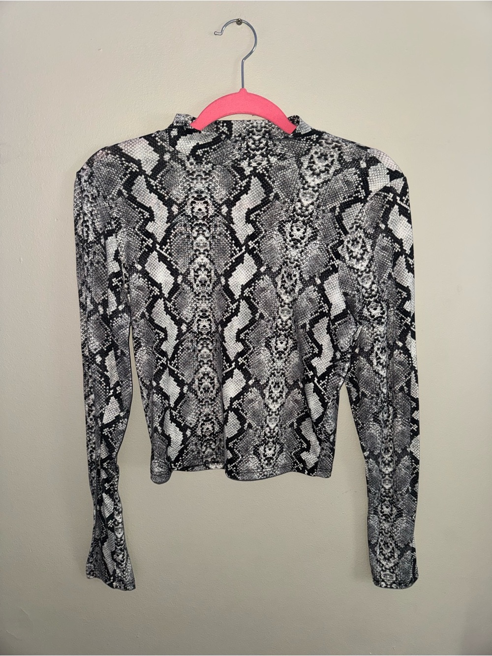 gaze Black & White Snake-Print Long Sleeve Top